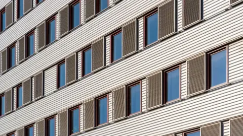 install j channel around windows Install Vinyl Siding J‑Channel Around Windows – Full Guide Choosing the Right J‑Channel: Top Brands Compared