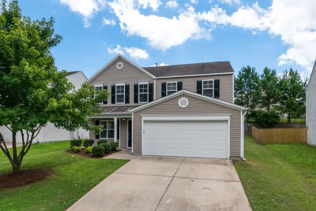 cost to install vinyl siding 1500 sq ft Cost to Install Vinyl Siding on a 1500 sq ft House (2026 Guide) Breaking Down the Cost to Install Vinyl Siding on a 1500 sq ft House